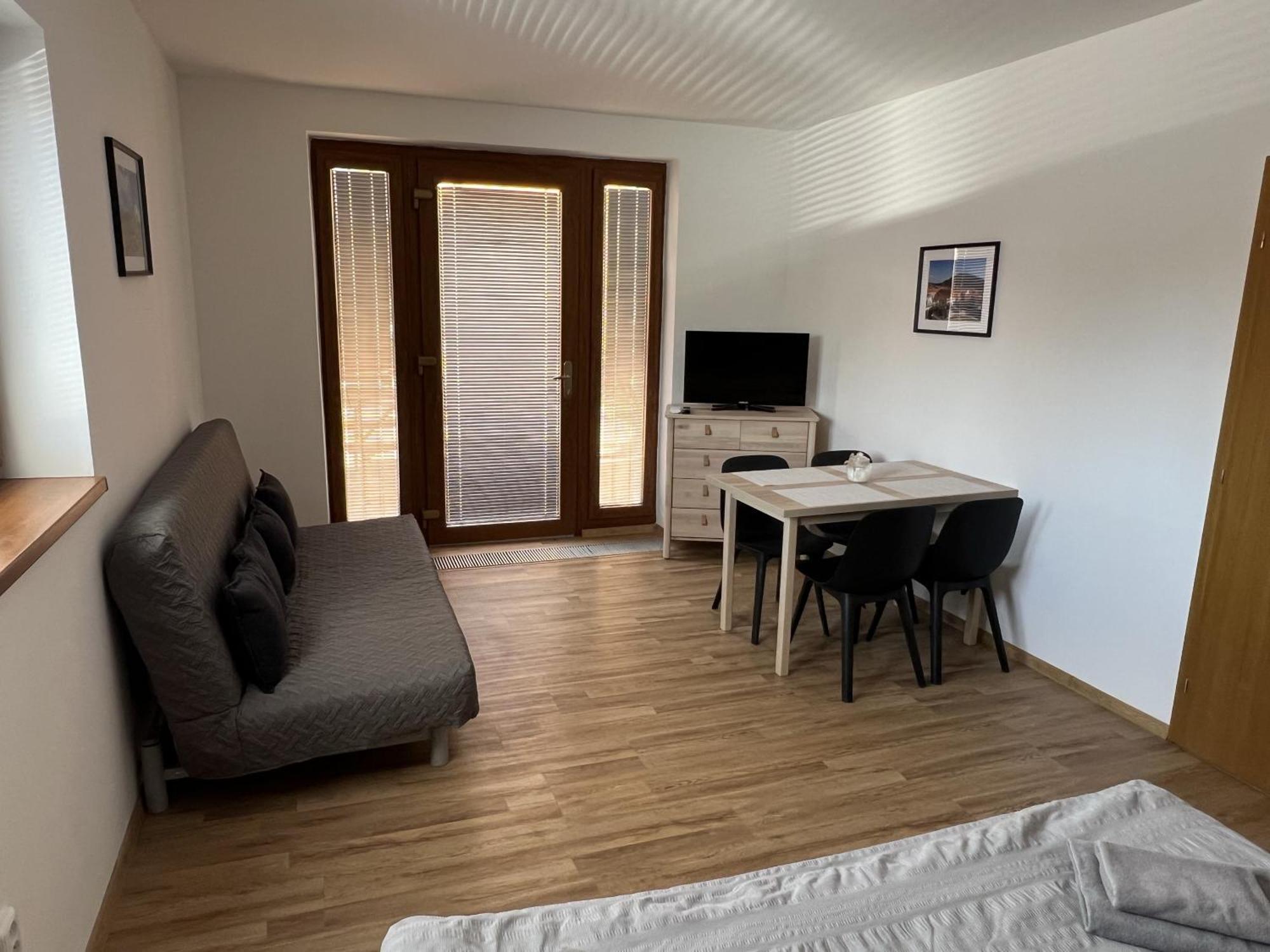 Pension Mikulov Exteriör bild